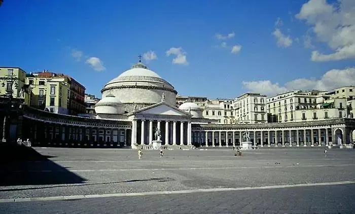 Core E Core Νάπολη